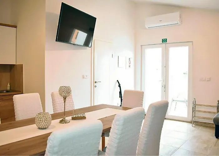 2 Bedroom Cozy In Apartament *
