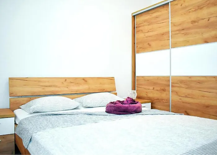 2 Bedroom Cozy In Apartament