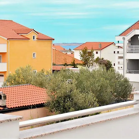 2 Bedroom Cozy In Lägenhet Vrsi